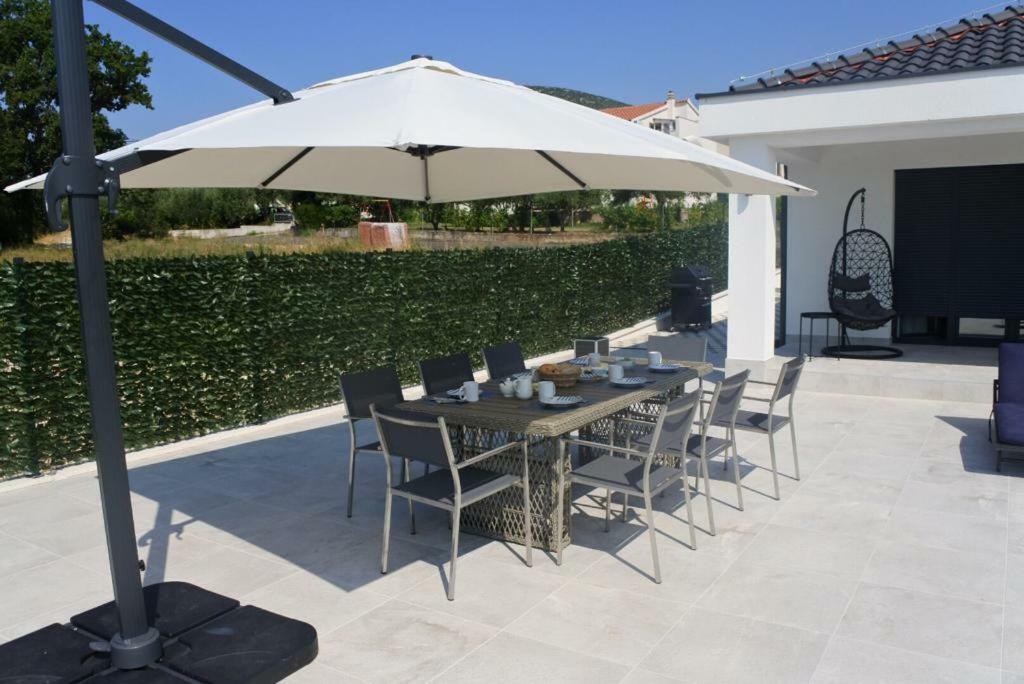 Villa Orao Kaštel Novi Exterior foto