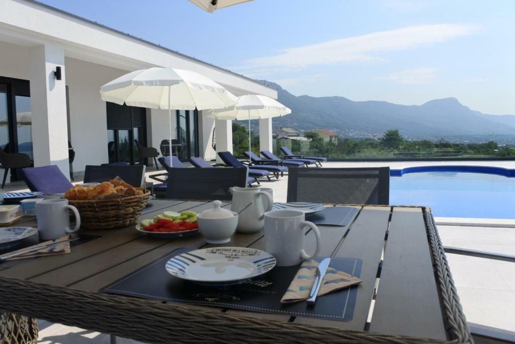 Villa Orao Kaštel Novi Exterior foto